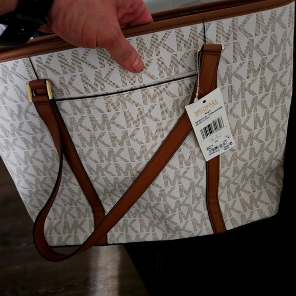 Micheal kors handbag - Picture 2 of 3